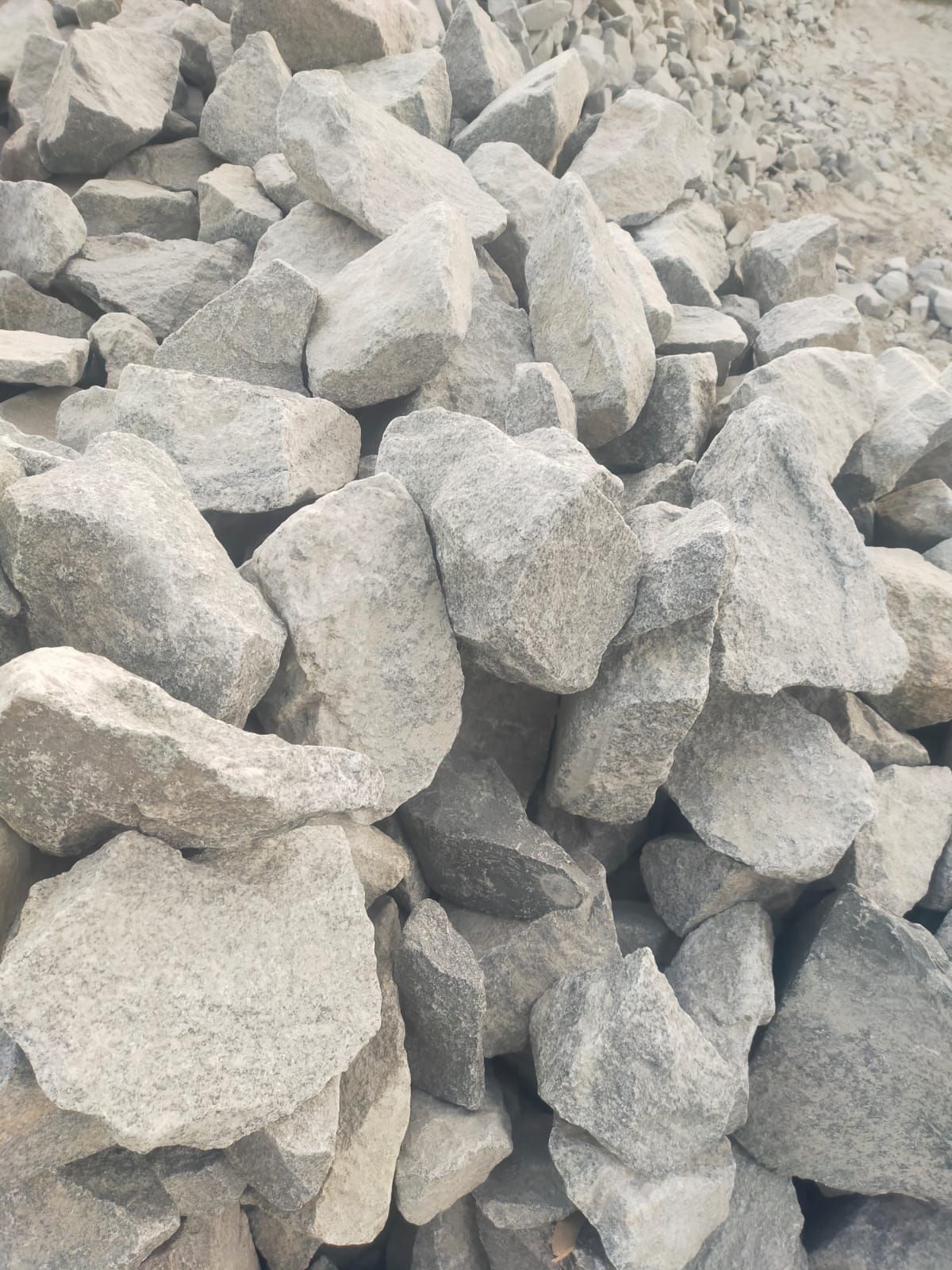 Large size stone / foundation rubble
